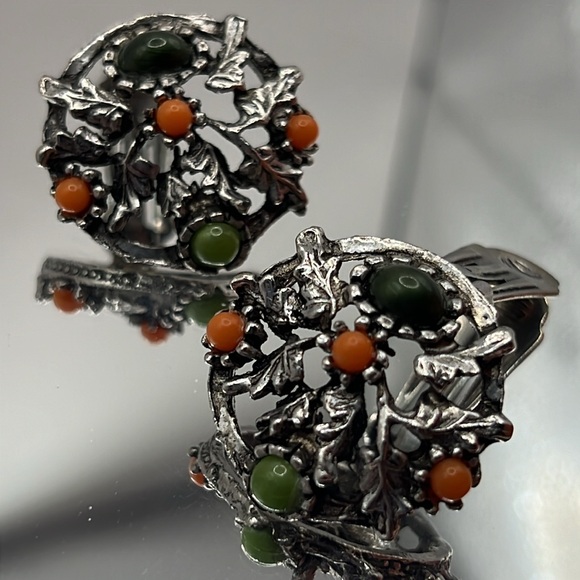 Vintage Floral & Beaded Clip On Earrings. - Picture 1 of 5